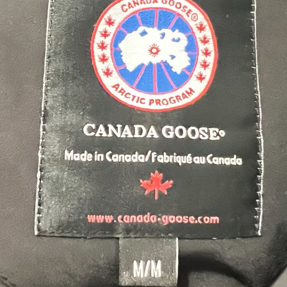 $1795 Authentic CANADA GOOSE Made in CANADA Women's Fur Hoodie SnapZip Coat Sz.M - Picture 2 of 16